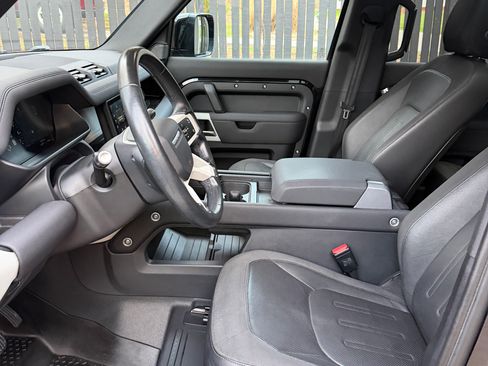 Used 2020 Land Rover Defender 110 SE image 15