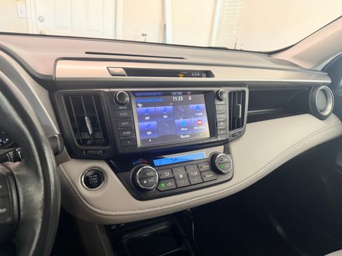 Used 2017 Toyota RAV4 XLE FWD image 17