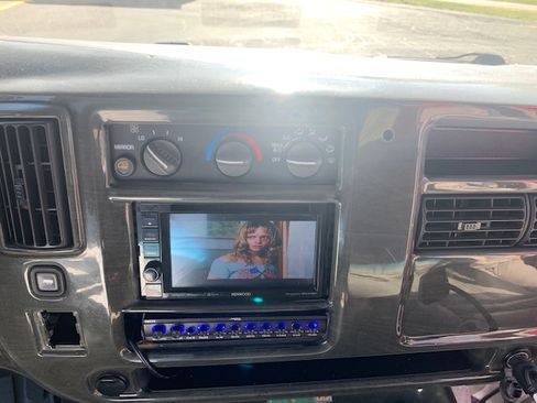 Used 2006 GMC Savana 1500 w/ Preferred Equipment Group image 31