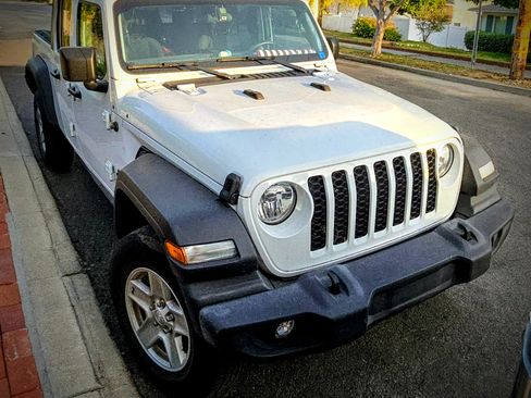 Used 2020 Jeep Gladiator Sport w/ Quick Order Package 24S AWD/4WD image 8
