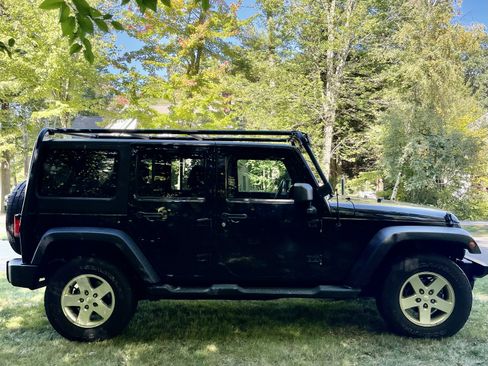 Used 2012 Jeep Wrangler Unlimited Sport image 10