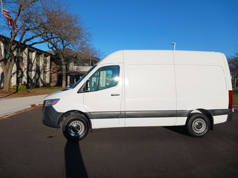 Used 2020 Mercedes-Benz Sprinter 2500 image 29