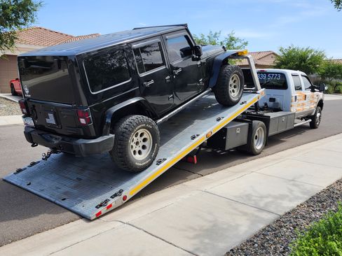 Used 2017 Jeep Wrangler Unlimited Sahara image 2