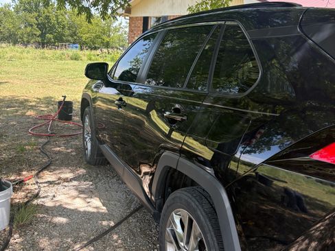 Used 2019 Toyota RAV4 XLE Premium FWD image 14