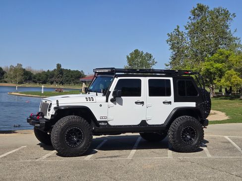 Used 2017 Jeep Wrangler Unlimited Sahara w/ Connectivity Group image 1