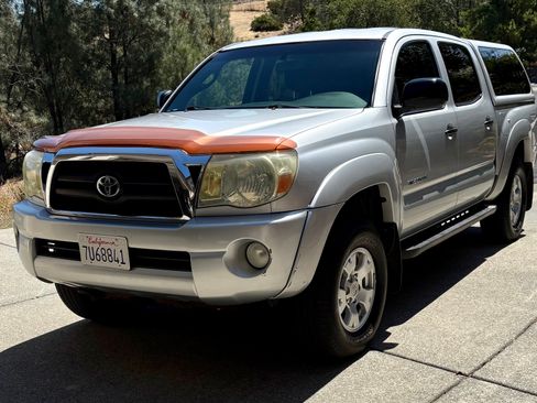 Used 2006 Toyota Tacoma PreRunner RWD image 2