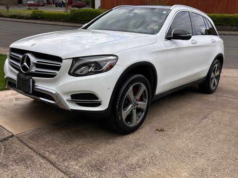 Used 2018 Mercedes-Benz GLC 300 4MATIC image 2