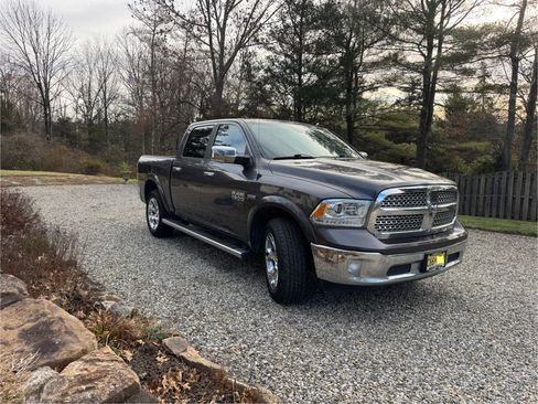 Used 2017 RAM 1500 Laramie w/ Convenience Group image 8