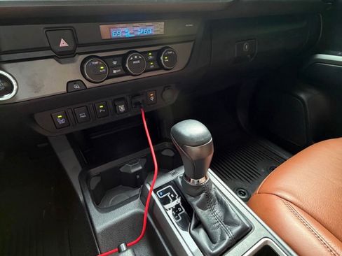Used 2021 Toyota Tacoma TRD Sport w/ Technology Package RWD image 18