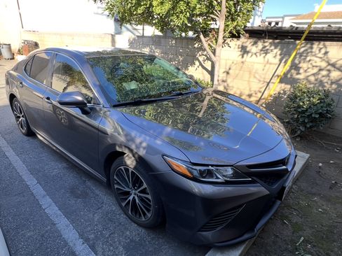 Used 2019 Toyota Camry SE w/ Convenience Package FWD image 2