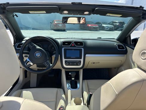 Used 2012 Volkswagen Eos Komfort FWD image 12