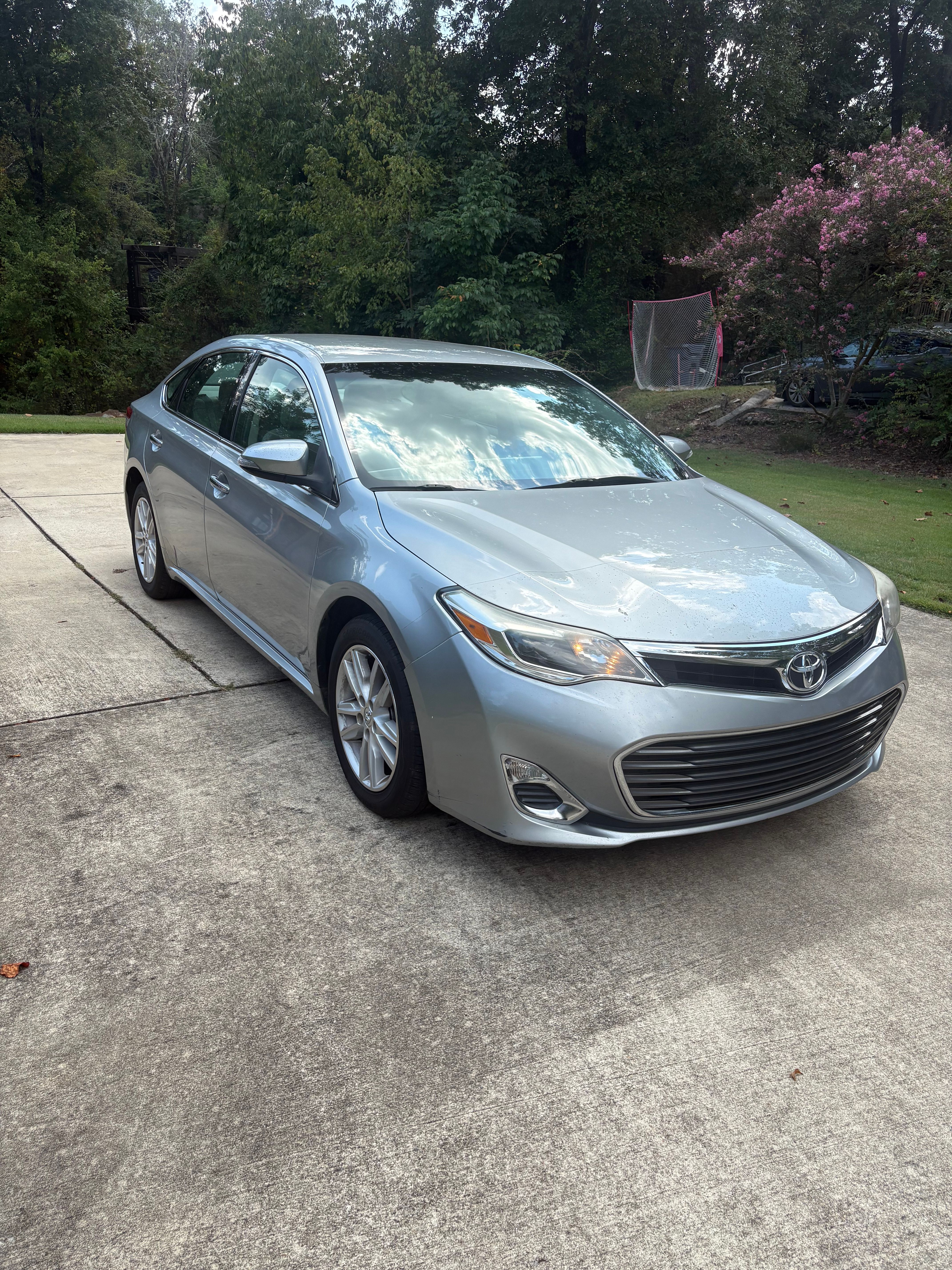 Used 2015 Toyota Avalon XLE FWD image 4