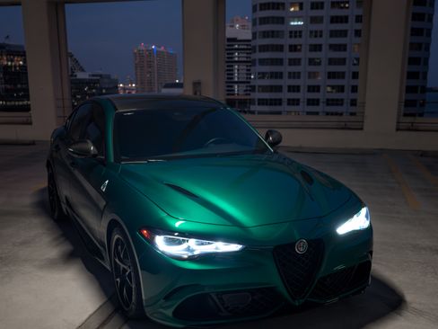 Used 2024 Alfa Romeo Giulia Quadrifoglio image 10