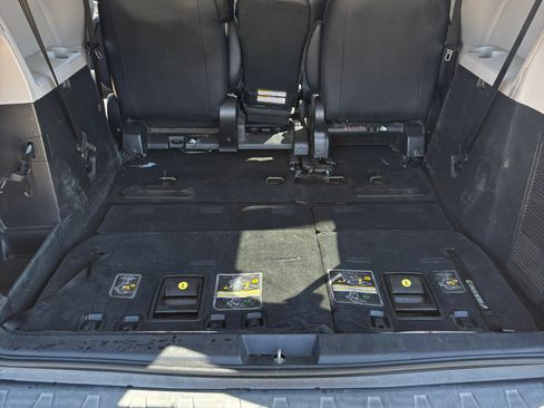 Used 2015 Toyota Sienna SE image 10