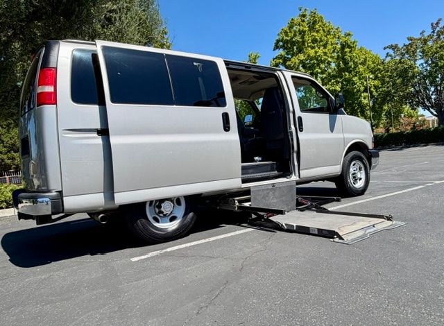 Used 2008 Chevrolet Express 3500 Passenger w/ LT Preferred Equipment Group RWD image 1