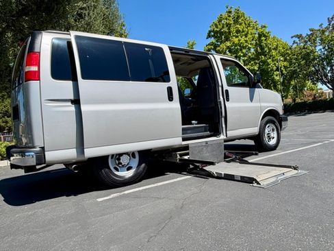 Used 2008 Chevrolet Express 3500 Passenger w/ LT Preferred Equipment Group RWD image 1
