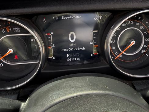 Used 2018 Jeep Wrangler Unlimited Sahara AWD/4WD image 14