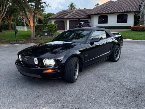 Used 2006 Ford Mustang GT RWD image 10