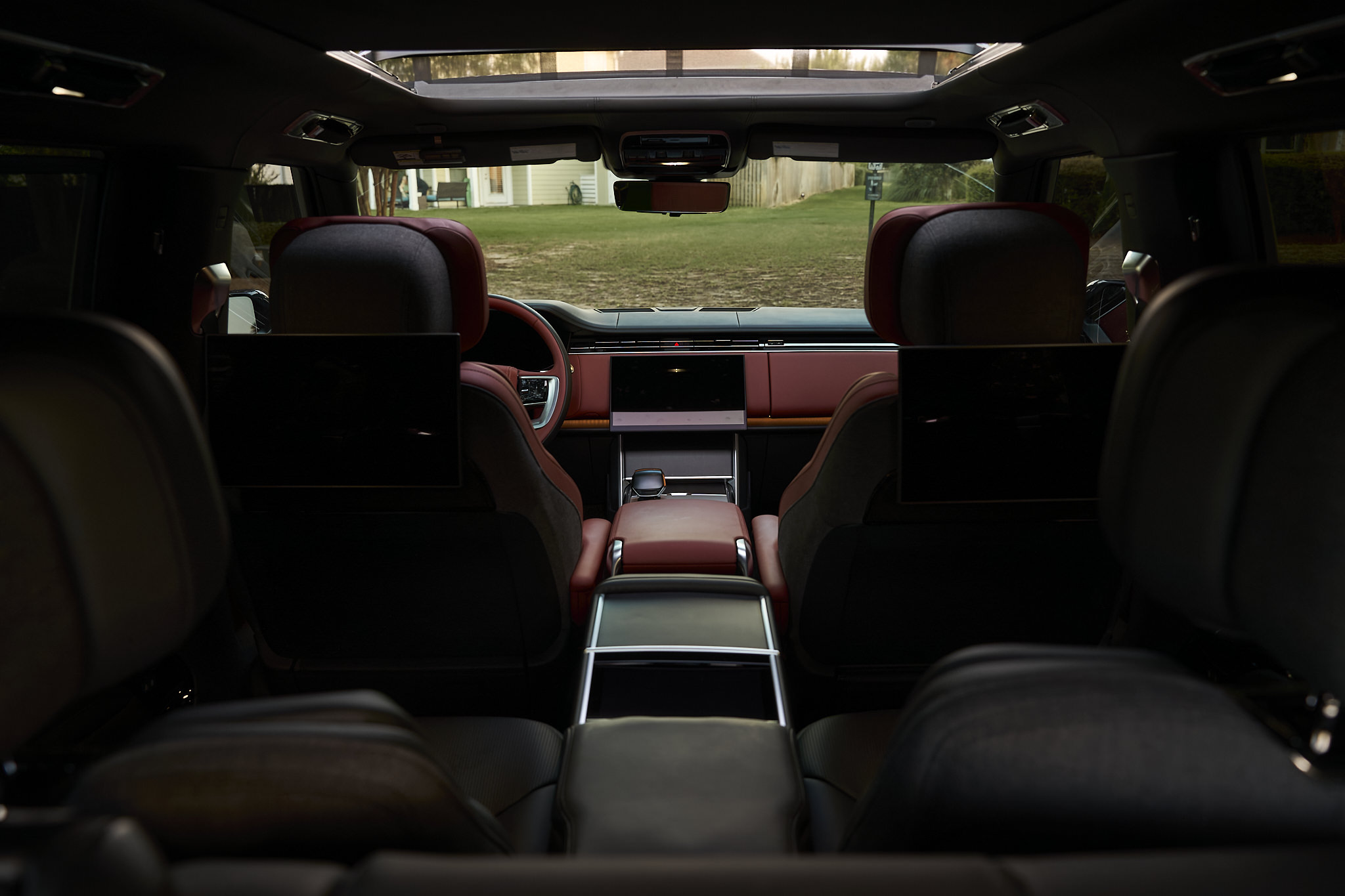 Used 2025 Land Rover Range Rover SV AWD/4WD image 30