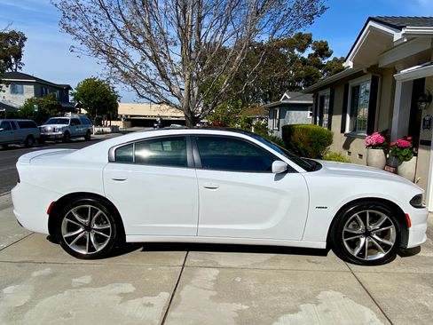 Used 2015 Dodge Charger R/T RWD image 8