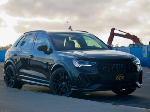 Used 2023 Audi Q3 2.0T Premium w/ Black Optic Sport Package AWD/4WD image 2