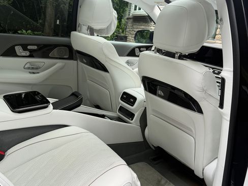 Used 2025 Mercedes-Benz Maybach GLS 600 4MATIC image 5