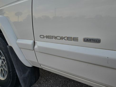 Used 1999 Jeep Cherokee Limited RWD image 2