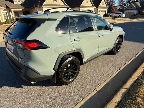 Used 2021 Toyota RAV4 XLE image 8