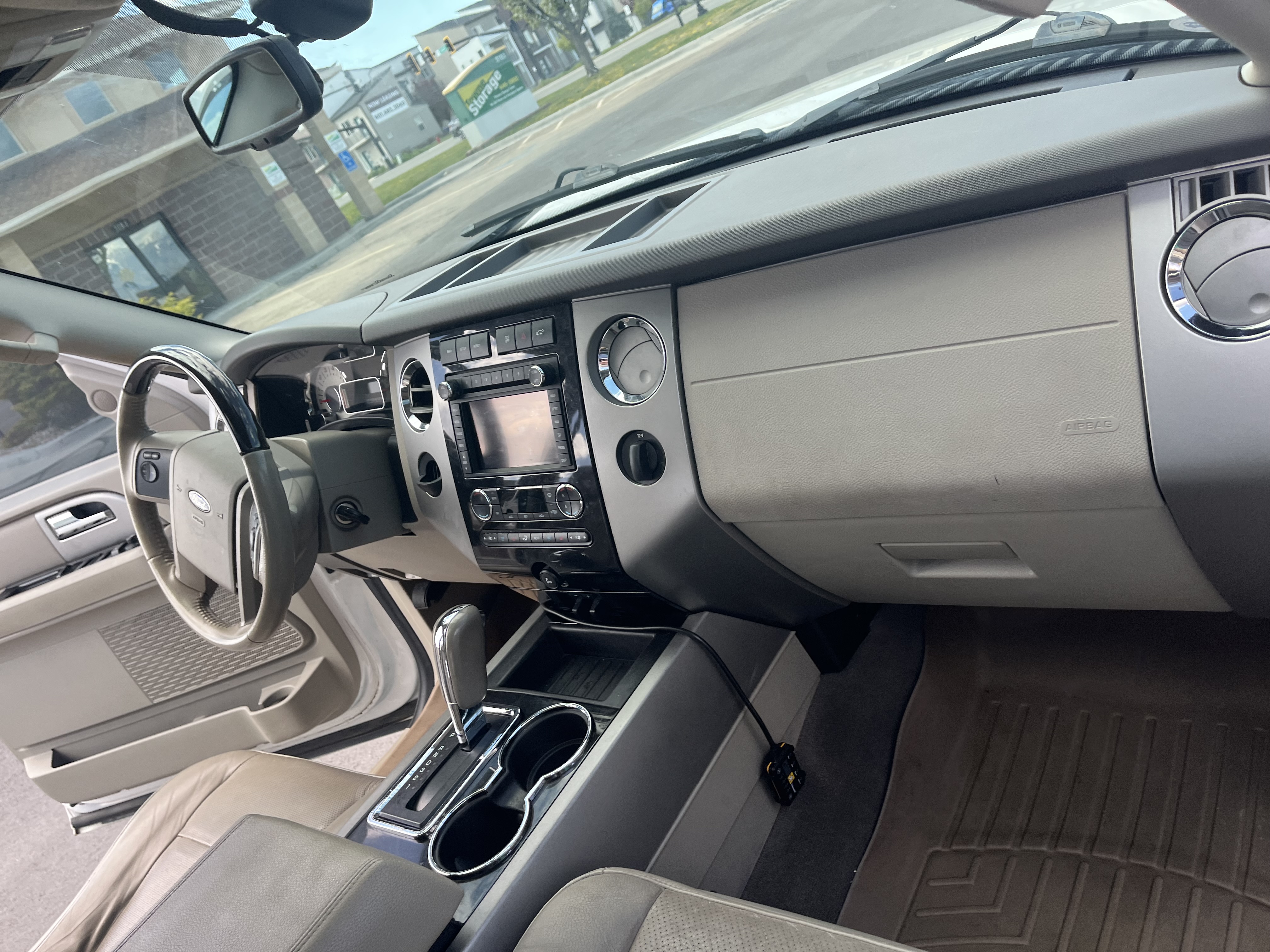 Used 2013 Ford Expedition Limited RWD image 9