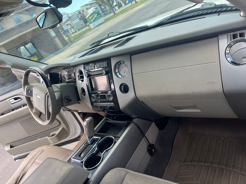 Used 2013 Ford Expedition Limited RWD image 9
