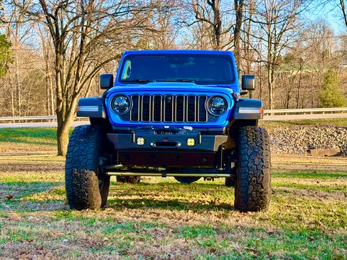 Used 2024 Jeep Wrangler Unlimited Rubicon w/ Technology Group image 2