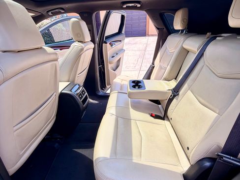 Used 2017 Cadillac XT5 Luxury w/ Driver Awareness Package FWD image 15