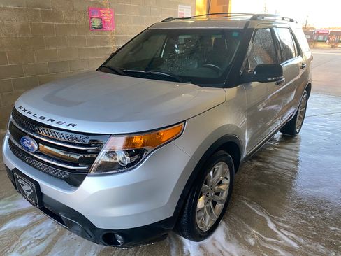 Used 2012 Ford Explorer XLT AWD/4WD image 18