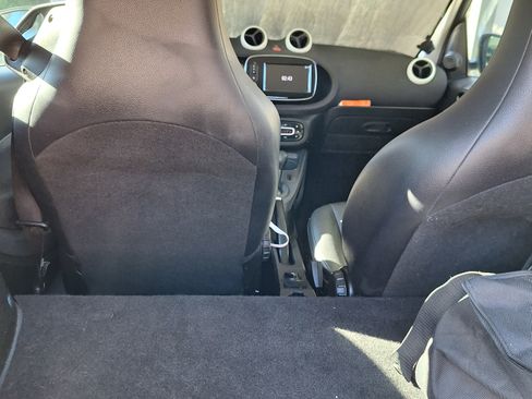 Used 2016 smart fortwo passion image 31