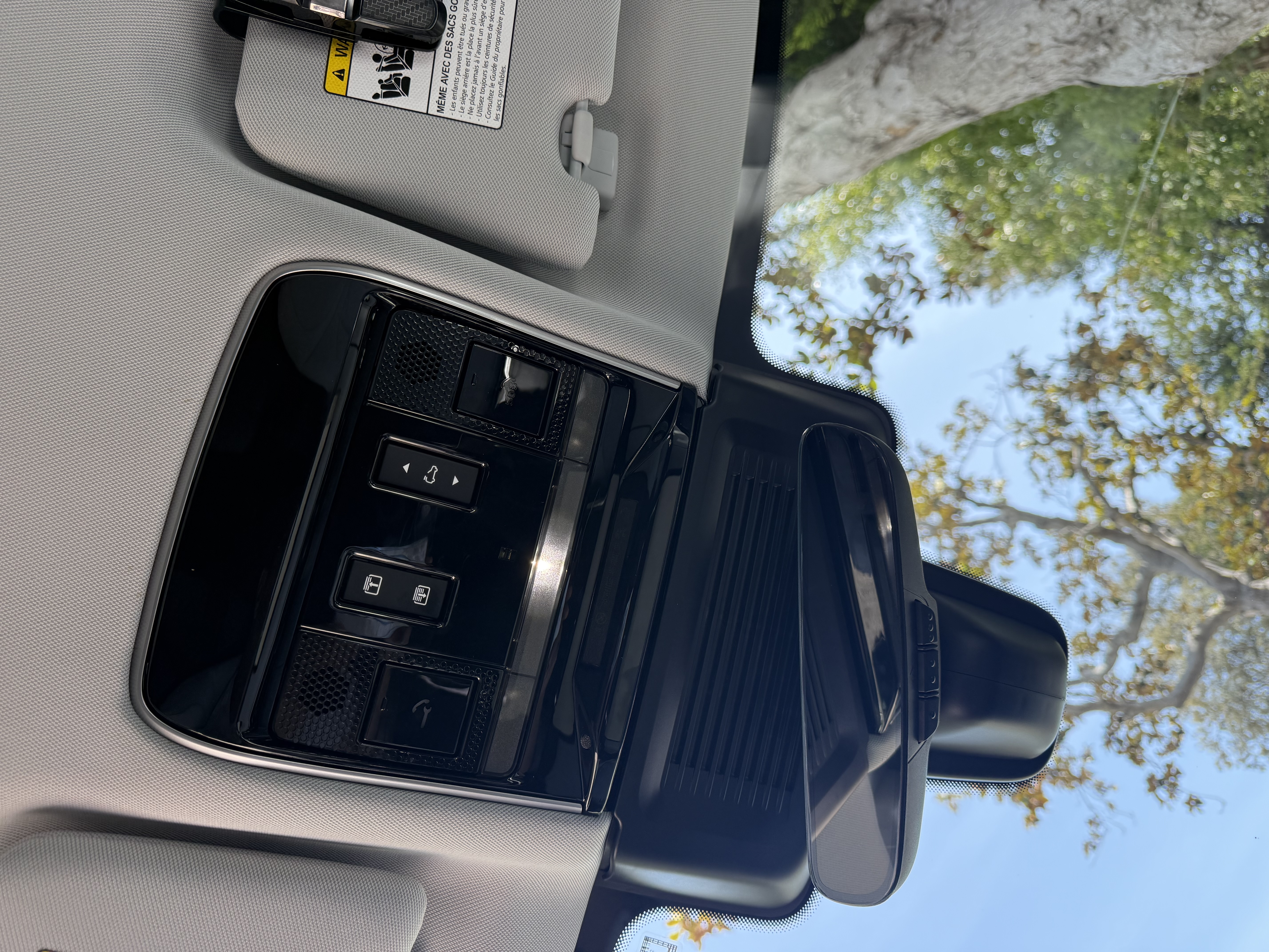 Used 2024 Land Rover Range Rover Sport SE AWD/4WD image 18