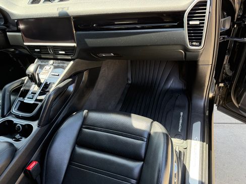 Used 2021 Porsche Cayenne S AWD/4WD image 14