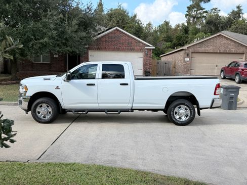 Used 2024 RAM 2500 Tradesman w/ Chrome Appearance Group AWD/4WD image 5