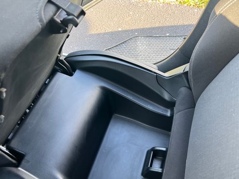 Used 2016 Jeep Cherokee Latitude w/ Cold Weather Group image 17