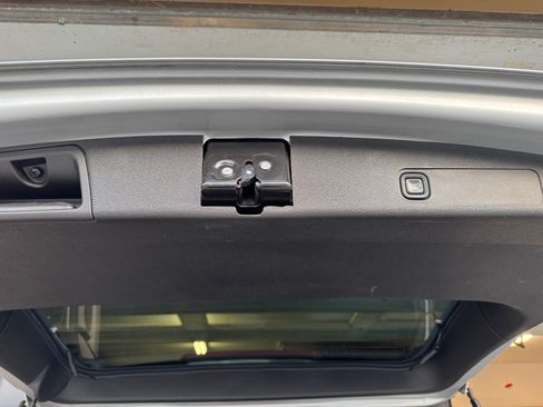 Used 2011 GMC Yukon SLT AWD/4WD image 12