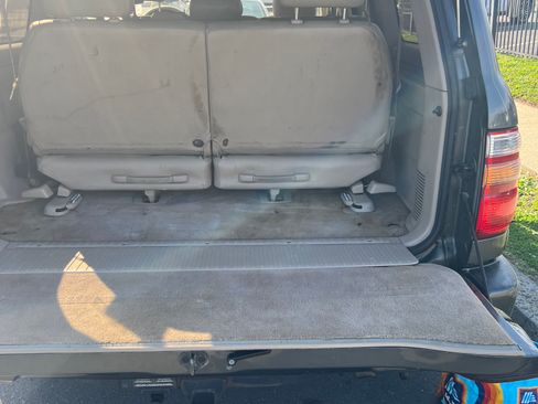 Used 2002 Toyota Land Cruiser image 2