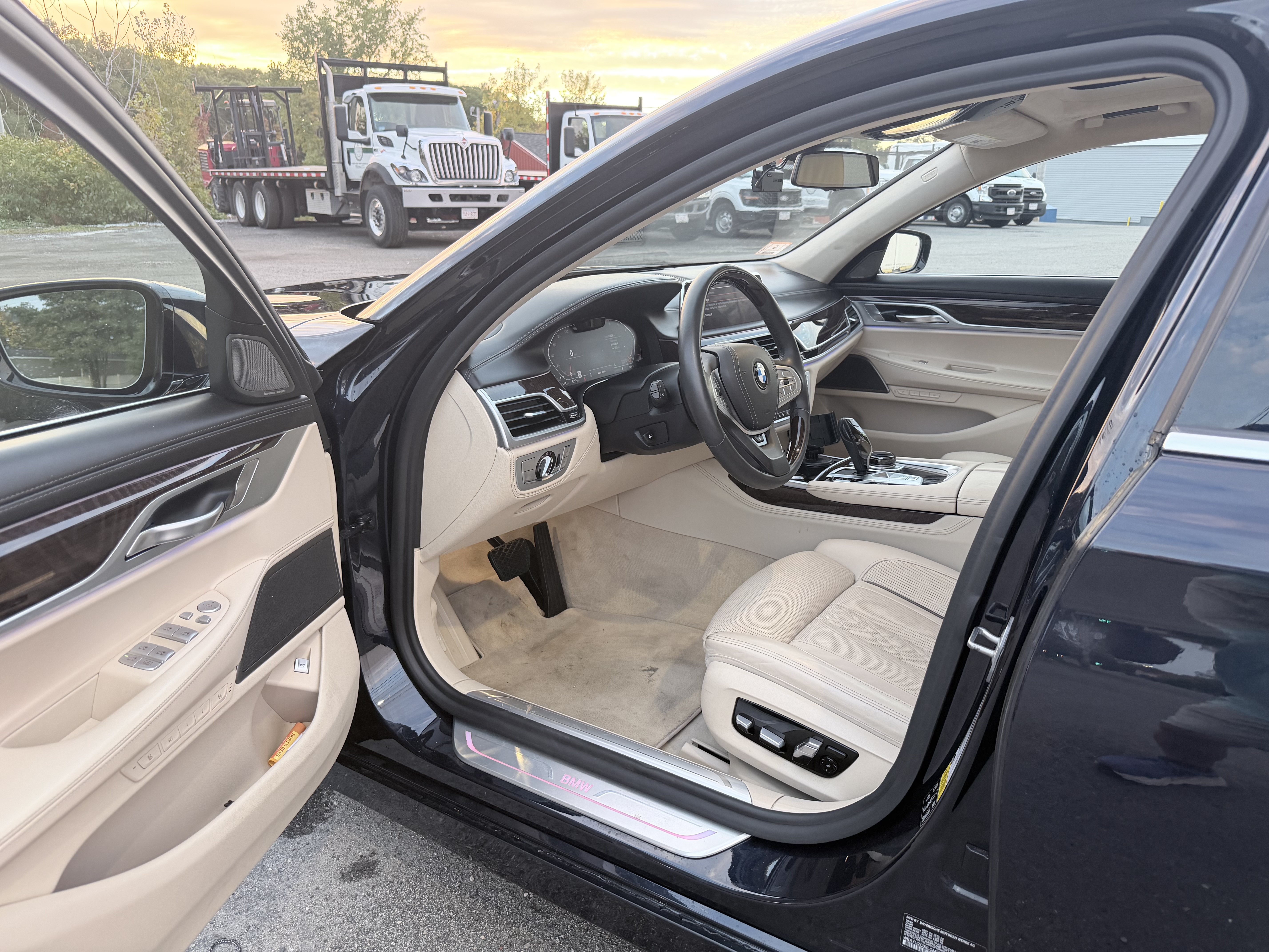 Used 2020 BMW 750i xDrive w/ Luxury Rear Seating Package AWD/4WD image 11
