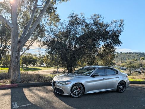 Used 2020 Alfa Romeo Giulia Ti image 1