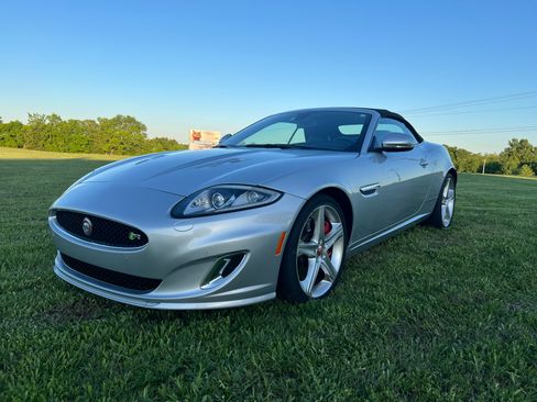Used 2015 Jaguar XKR R RWD image 11