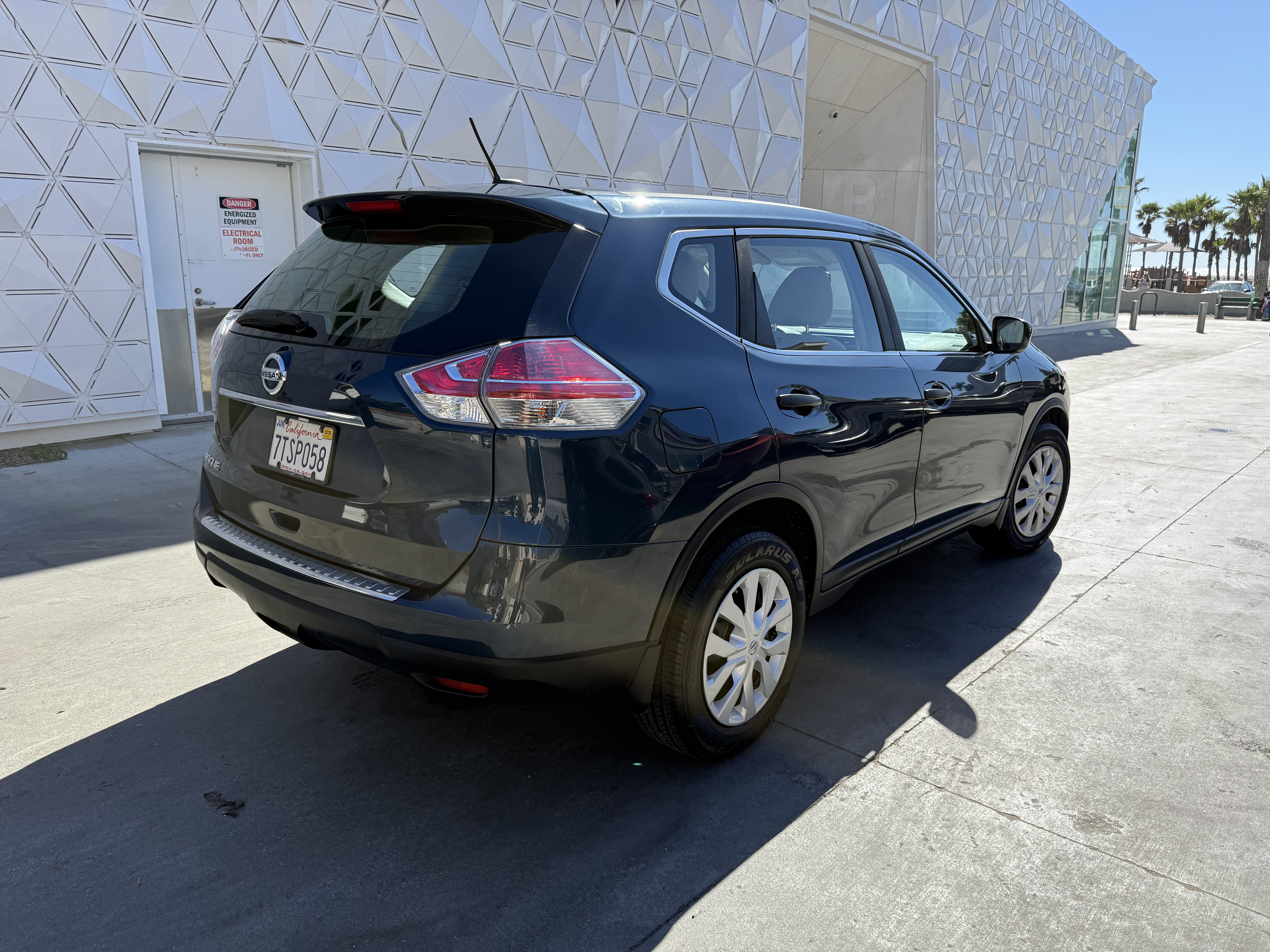 Used 2016 Nissan Rogue S FWD image 4