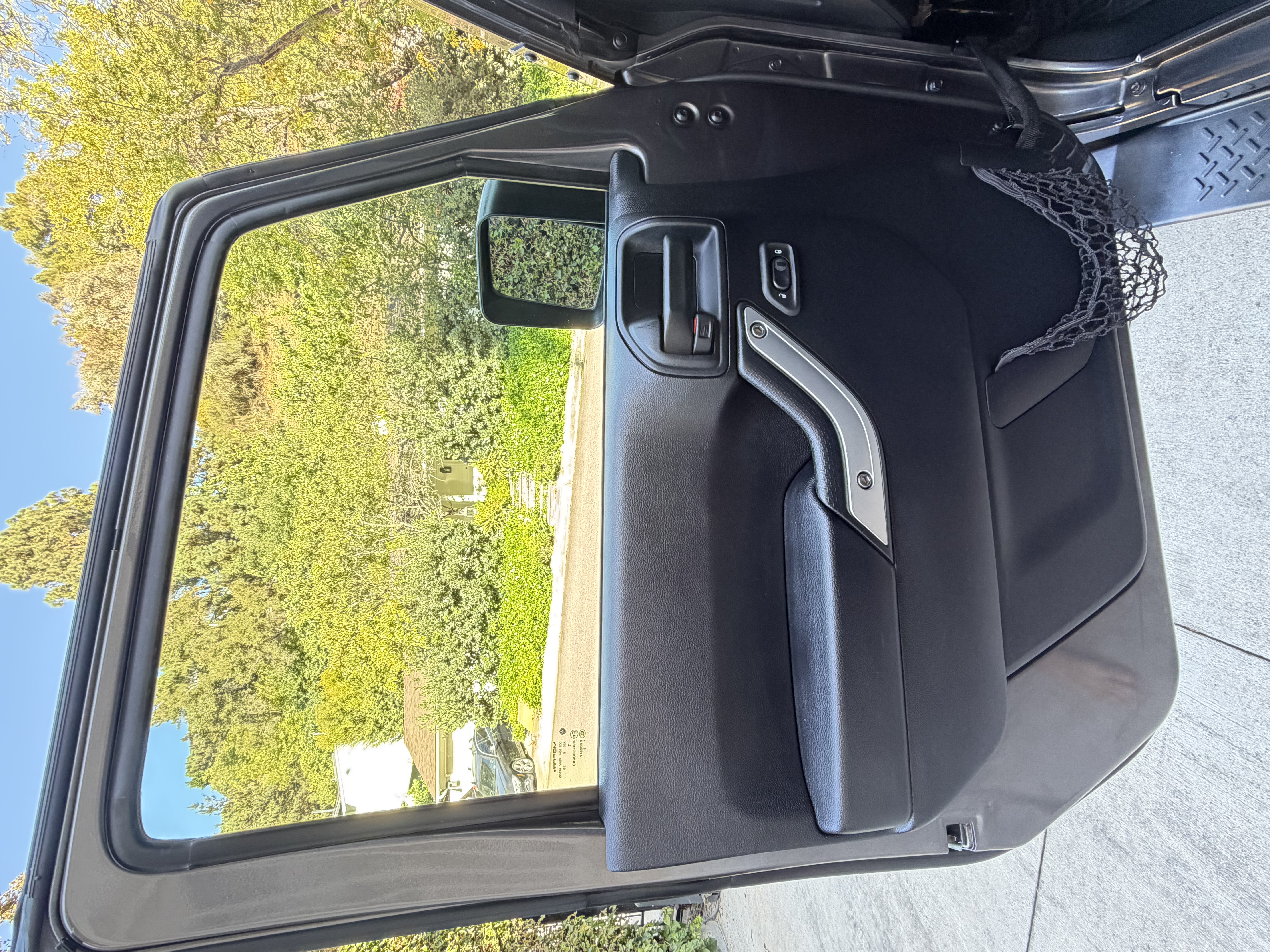 Used 2016 Jeep Wrangler Unlimited Sahara w/ Dual Top Group AWD/4WD image 4