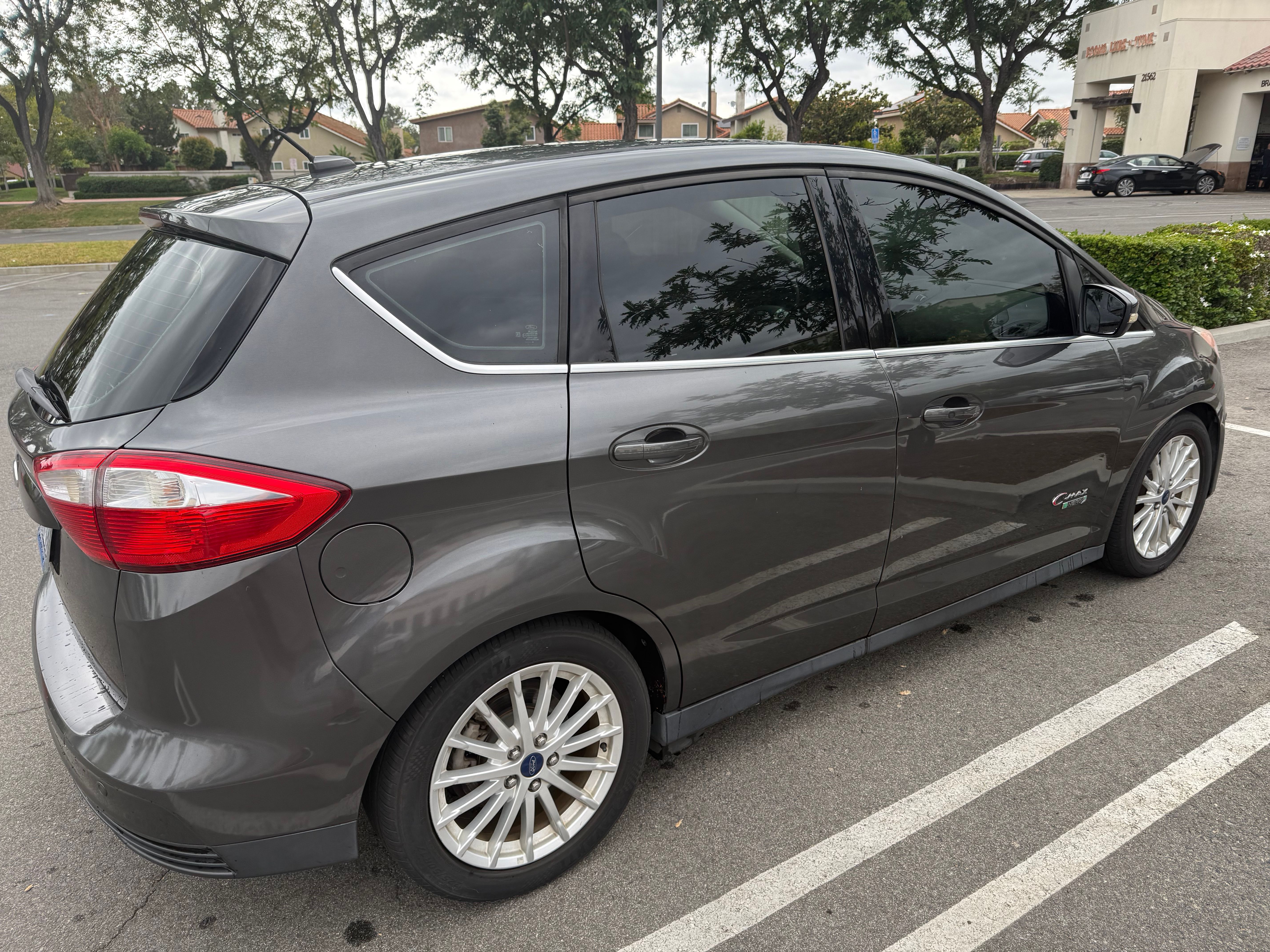 Used 2015 Ford C-MAX Energi SEL w/ Equipment Group 303A FWD image 8