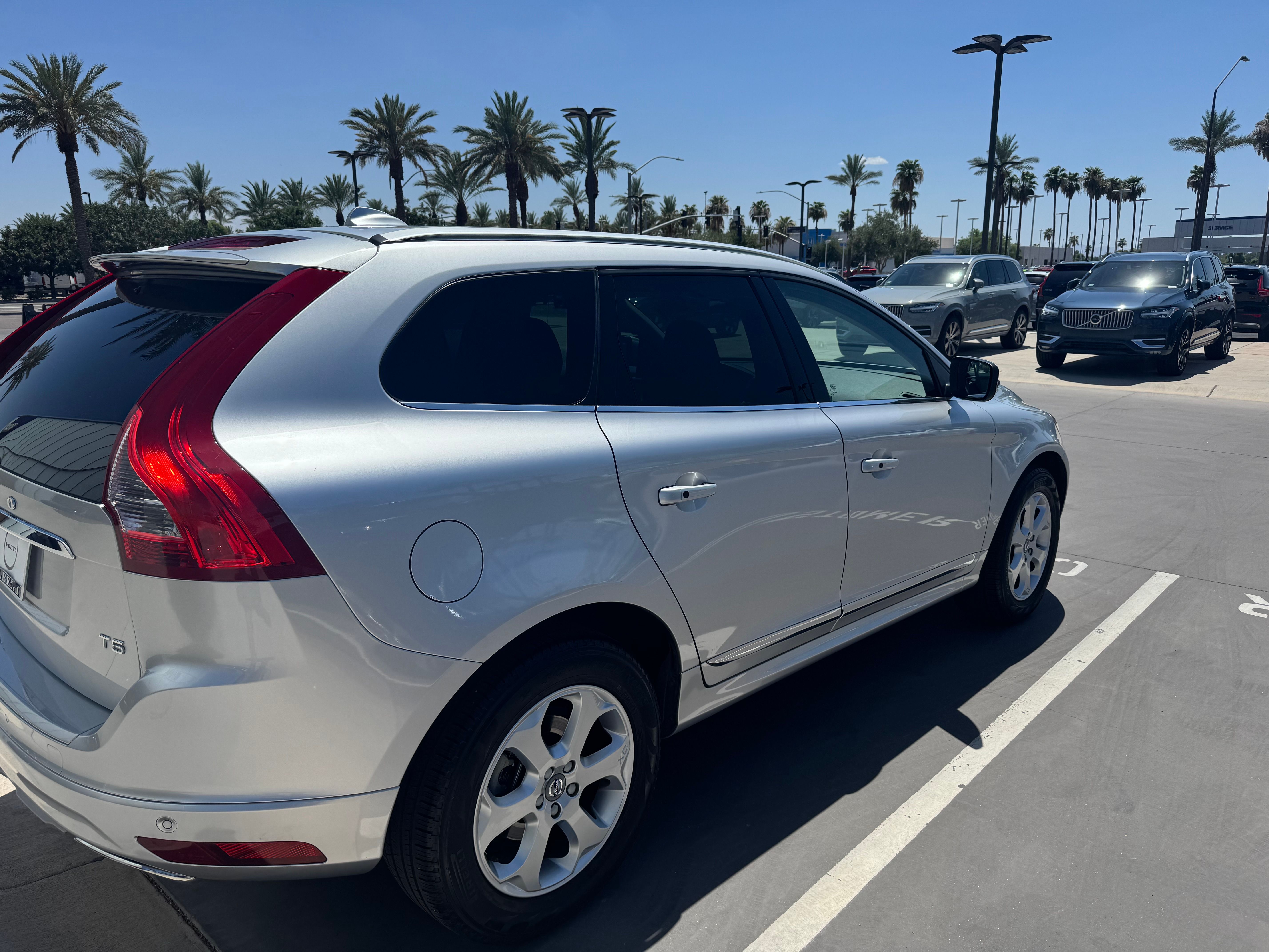 Used 2016 Volvo XC60 T5 Premier w/ Proximity Package FWD image 9