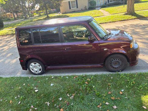 Used 2006 Scion xB FWD image 2