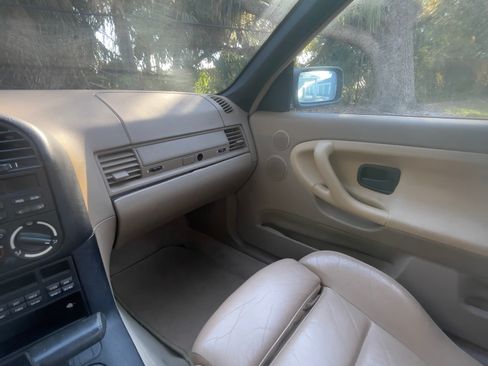 Used 1995 BMW 325i Convertible image 5