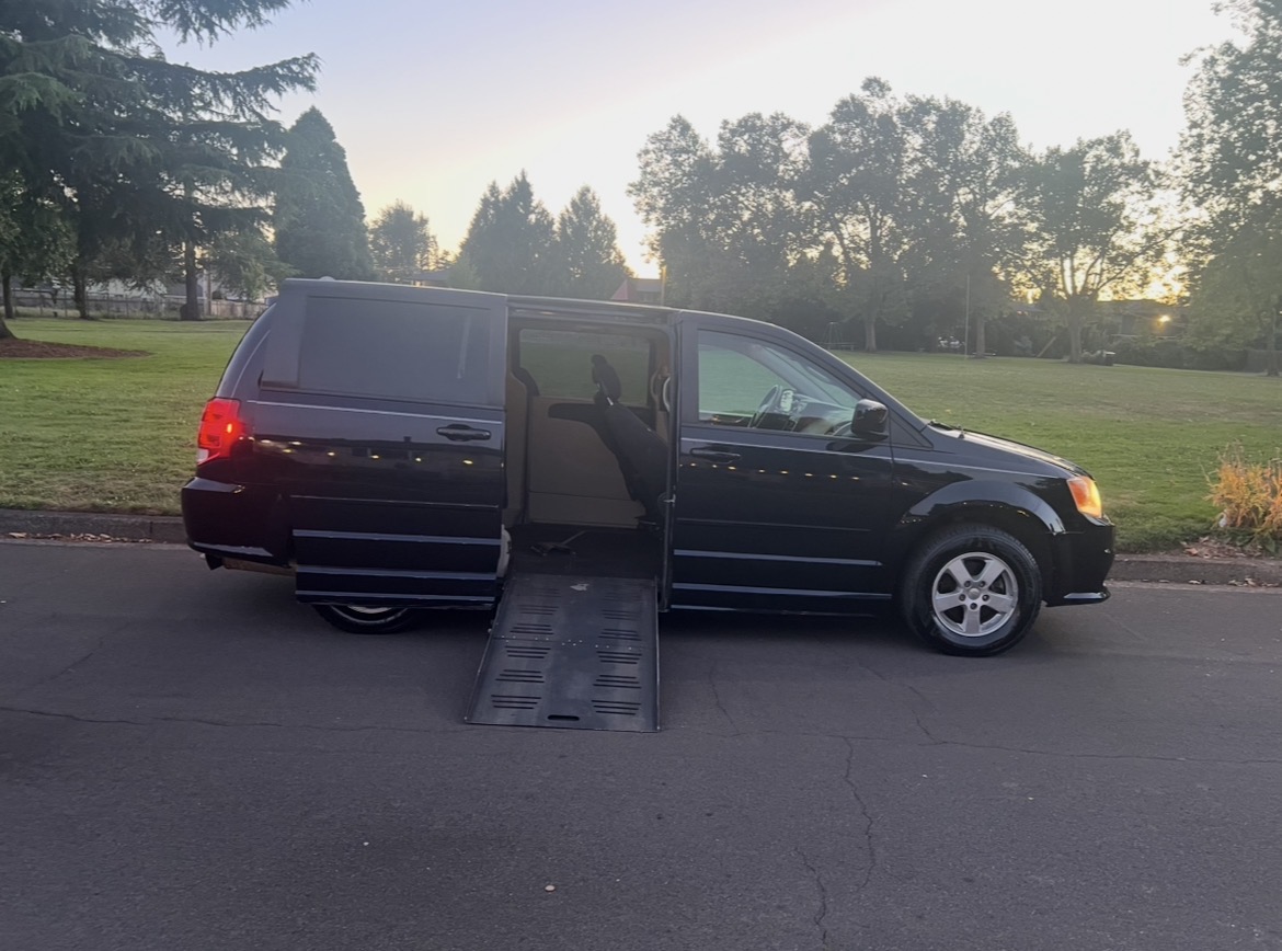 Used 2011 Dodge Grand Caravan Mainstreet w/ PWR Convenience Group FWD image 20